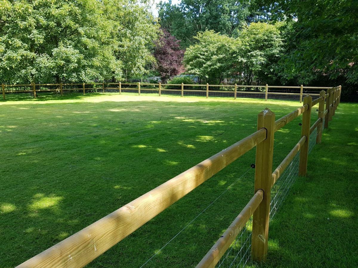 The Two Oaks - Private Garden For Guests Villa Hertsberge Bagian luar foto