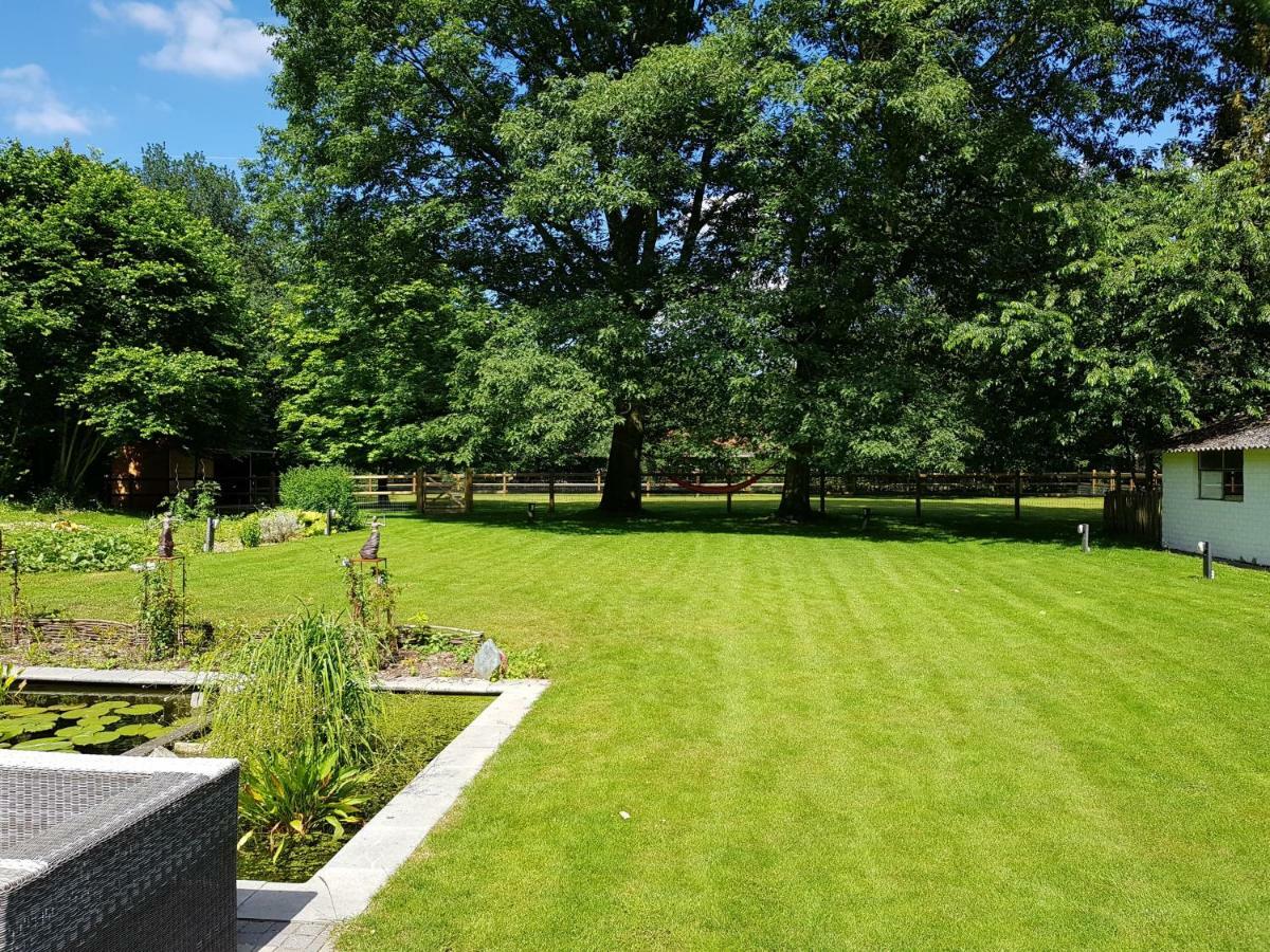 The Two Oaks - Private Garden For Guests Villa Hertsberge Bagian luar foto
