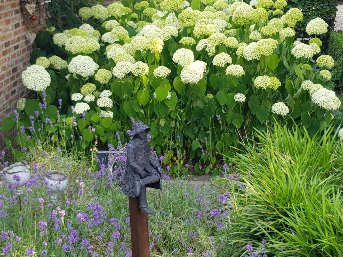 The Two Oaks - Private Garden For Guests Villa Hertsberge Bagian luar foto